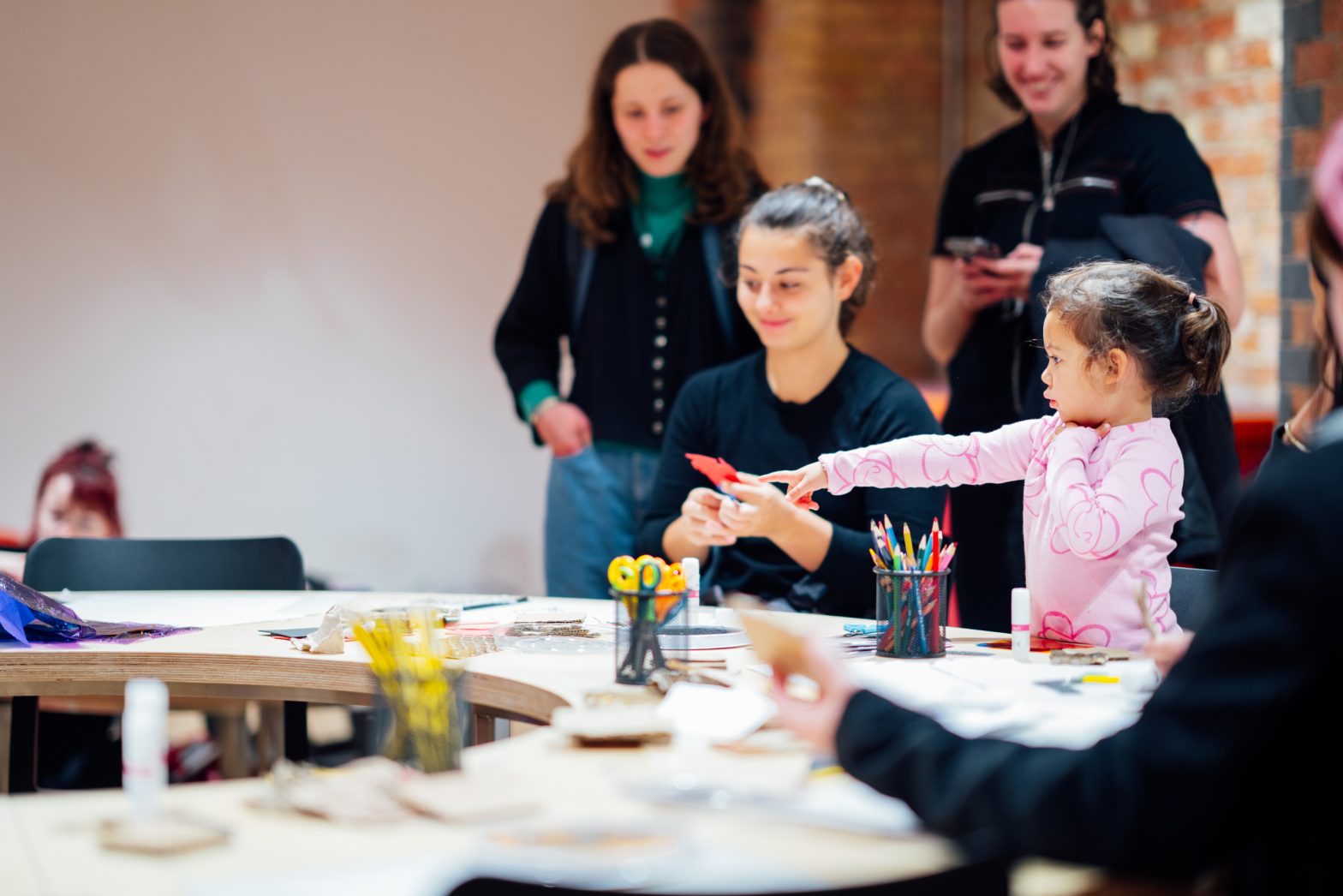 Child and an adult are taking part in a workshop together