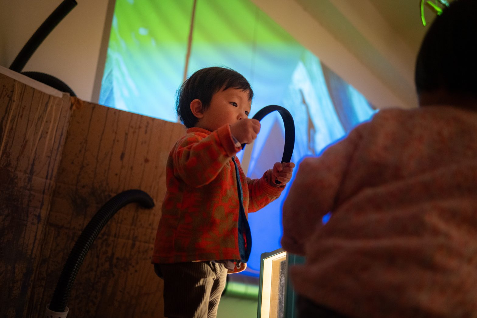 A child bends a rod.